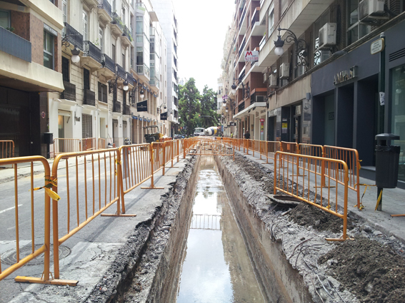 Acequia de Rovella en el tramo Calle Hernán Cortés.