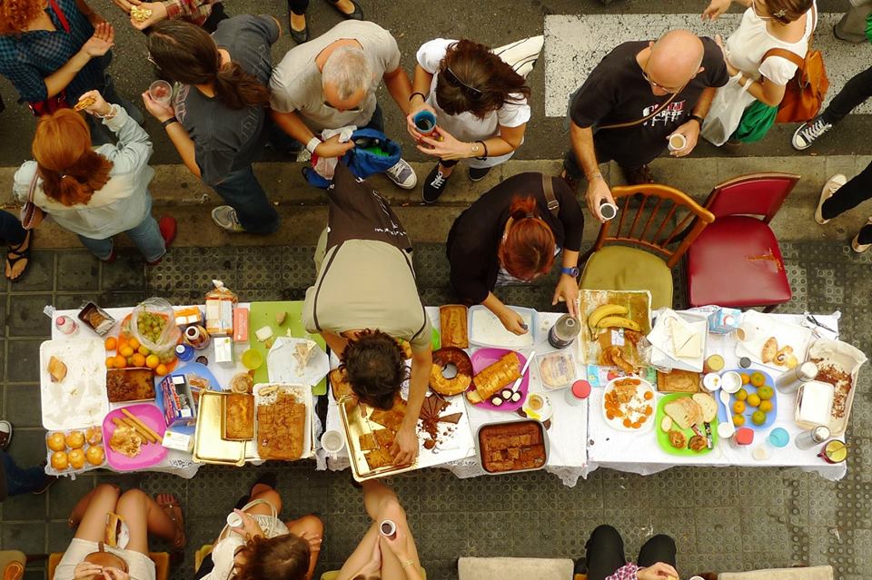 Desayuno con viandantes. Fuente: valencia.lecool.com
